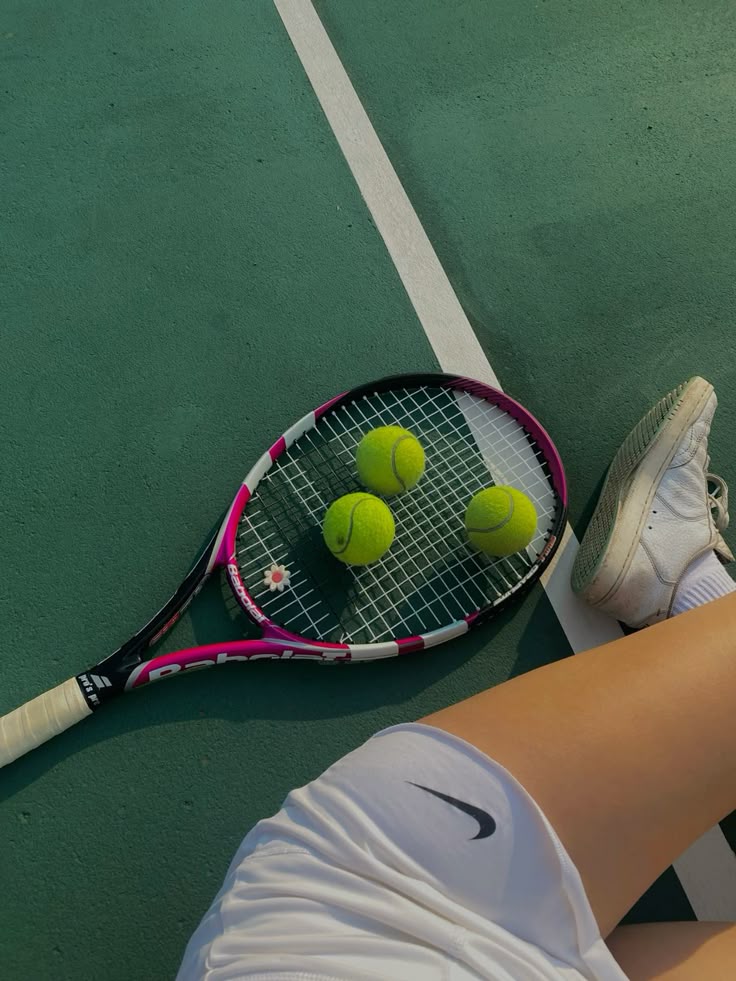 Babolat racket with three tennis balls